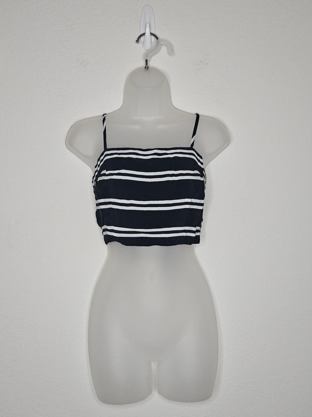 Lulus Navy White Striped Tie Back Crop Cami Top Size Small Beach Festival Coast